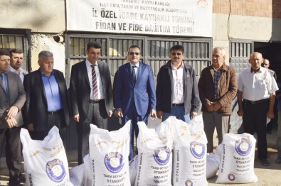 Tavşanlı'da 59 Çiftçiye Macar Fiği Tohumu Dağıtıldı