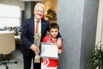 NİLÜFER - Turgay Erdem, 8 Yaşındaki Şampiyonu Ağırladı