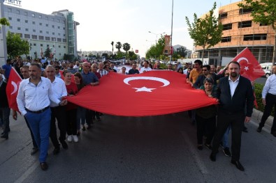 Çiğli'de 'Büyük Cumhuriyet Yürüyüşü'