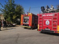 OTURMA ODASI - Denizli'de Yangında Dumandan Etkilenen Vatandaşı İtfaiye Ekipleri Kurtardı