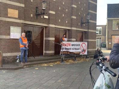 Engelli Hollandalı'dan Cami Yapımını Protesto Edenlere Tepki