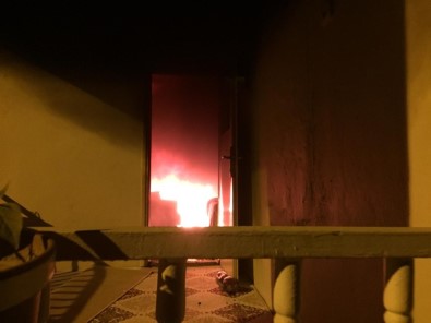 Hakkari'de Sabaha Karşı Korkutan Yangın