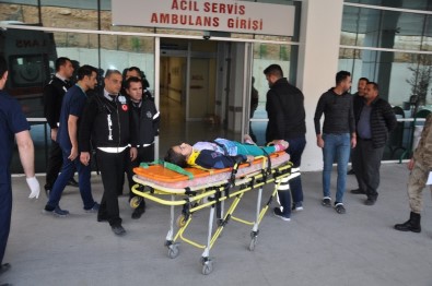 Nurhak'ta Trafik Kazası Açıklaması 9 Yaralı