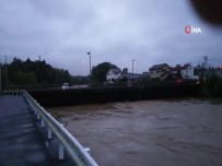 TREN SEFERLERİ - Şiddetli Yağış Sonucu 10 Kişi Hayatını Kaybetti