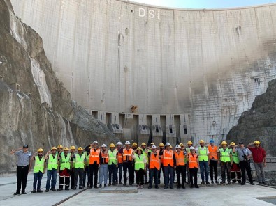Türkiye'nin En Yüksek Barajının İnşaatından Mehmetçiğe Selam