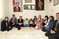 HULUSI ŞAHIN - Vali Şahin, Şehitlerin Ölüm Yıl Dönümünde Ailelerini Ziyaret Etti