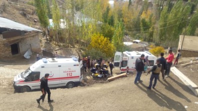 Yüksekova'da İnşaat Çöktü Açıklaması 5 Yaralı