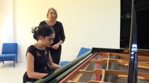 MÜZİK YARIŞMASI - 12 Yaşındaki Piyanist Papatya, New York'ta Sahne Alacak