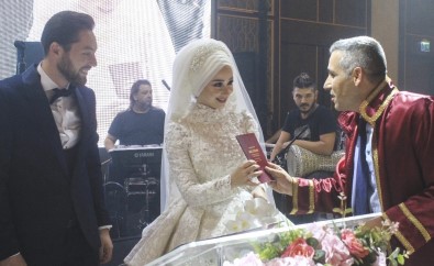 İşadamı Babüroğlu'nun Kızı Dünya Evine Girdi