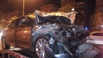 YAĞ FABRİKASI - İzmir'de Trafik Kazası Açıklaması 4 Yaralı