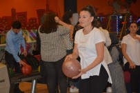 BOWLING - İzmit Belediyesi Çalışanları, Bowling Turnuvasıyla Stres Attı
