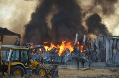 Konya'da Bisküvi Ve Şekerleme Fabrikasında Yangın