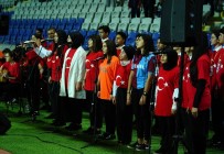 BAŞAKŞEHİR BELEDİYESİ - Başakşehir-Trabzonspor Maçında İstiklal Marşı Öğrencilerden