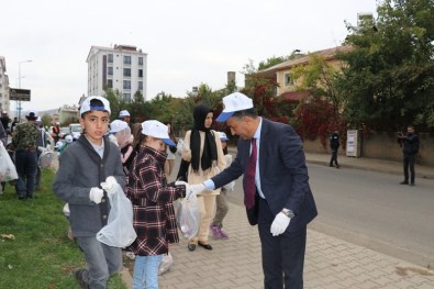 Başkan Arıkan, Öğrencilerle Çöp Topladı