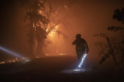 California'da Orman Yangınları Kontrol Altına Alınamıyor