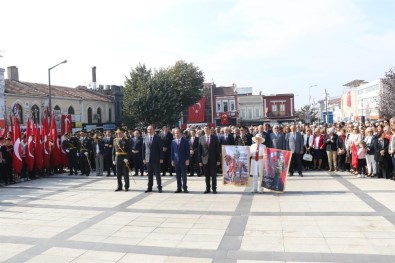 Edirne'de 29 Ekim Coşkusu Çelenk Sunumu İle Başladı