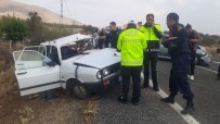 SERKAN UÇAR - İki Otomobil Çarpıştı Açıklaması 1 Ölü, 3 Yaralı