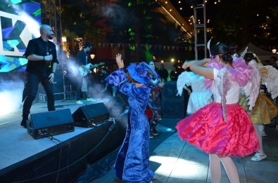 İzmirliler Sonbahar Festivaliyle Eğlendi