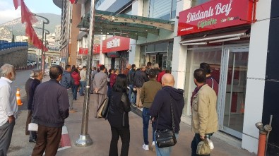 MHP'li Başkan, İşe Geç Gelen İşçi Ve Memurları Belediye Almayarak Kapıları Kapattı