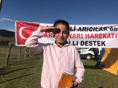 Şavşatlı Arıcılardan Barış Pınarı Harekatı'nda Görevli Mehmetçiğe Ballı Destek
