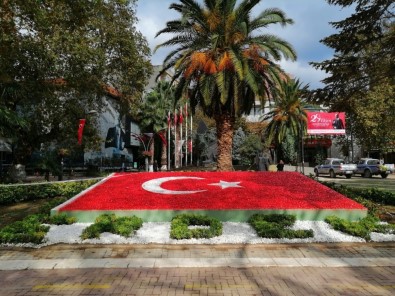 Türk Bayrağı Motifi Yenilendi