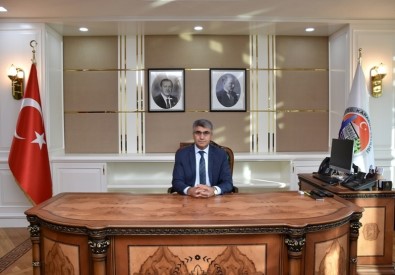 Vali Gürel'den Cumhuriyet Bayramı Mesajı