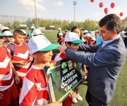 ŞEHITKAMIL BELEDIYESI - Yeşil Sahada Gençlerden Emektarlara Büyük Vefa