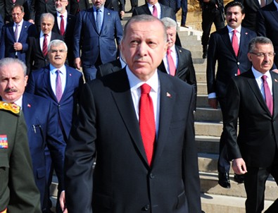 Cumhurbaşkanı Erdoğan ve beraberindeki devlet erkanı Anıtkabir’de
