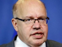 EKONOMİ BAKANI - Alman Bakan Altmaier sahneden düştü burnu kırıldı