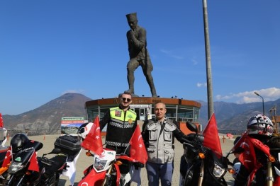 Artvin Motosiklet Kulübü Üyeleri Ata'nın Huzurunda