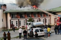 YANGINA MÜDAHALE - Bartın'da Otel Çatısında Çıkan Yangın Paniğe Neden Oldu