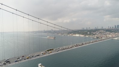 Binlerce Motosikletlinin 15 Temmuz Köprüsündeki Cumhuriyet Kutlaması Havadan Görüntülendi