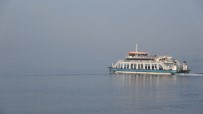 FERİBOT SEFERLERİ - Çanakkale Boğazı Yoğun Sis Nedeniyle Transit Gemi Geçişlerine Kapatıldı