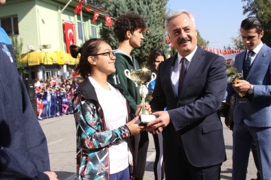 Isparta'da Cumhuriyet Kupası'nda Derece Alan Okullar Ödüllendirildi