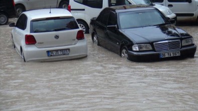 Mardin'de Sağanak Yağış Yolları Göle Çevirdi