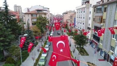 Nevşehir Sokakları Ay-Yıldıza Büründü