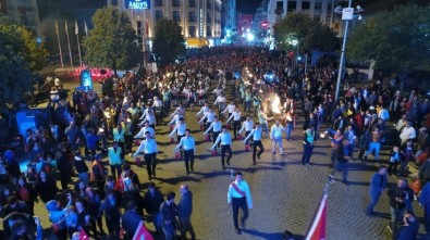 Salihli'yi Fener Alayı Aydınlattı