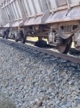 MUSTAFA DÜNDAR - Tren Hemzemin Geçitte Tıra Çarptı Açıklaması 1 Ölü