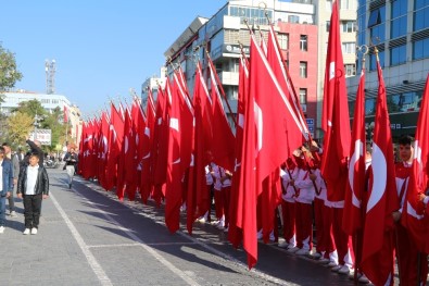 Uşak'ta Cumhuriyet Bayramı Coşkuyla Kutlandı