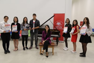 Artvinli Genç Piyanistler İtalya'nın Ardından Fransa'ya Da Davet Edildi