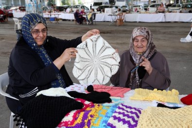 Çocuk Sahibi Olamadı, 50 Yıl Boyunca Ördüğü Bebek Kıyafetlerini Hediye Ediyor