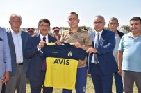 MEHTER TAKIMI - Fanatik Fenerbahçeli Samet'e Başkan Çelik'ten Sürpriz Hediye