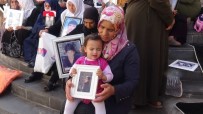 ÇÖZÜM SÜRECİ - Kızını Teröristlerin Elinden Kurtarmak İçin 1 Buçuk Yaşındaki Çocuğu İle Eyleme Katıldı