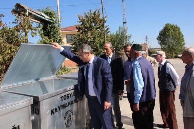 Tosya'da Akbük Köyüne 10 Adet Çöp Konteynırı Teslim Edildi