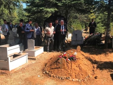 Vali Seymenoğlu'dan Şehit Ailesine Taziye Ziyareti