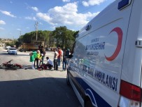 MOTOSİKLET KAZASI - Yaralıya İlk Müdahaleyi Göreve Giden Büyükşehir Belediyesi Sağlık Çalışanları Yaptı