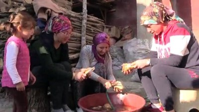 Belediye Başkanı Ziyaret Ettiği Aileyle Pekmez Yaptı