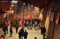 CUMHURIYET BAYRAMı - Binlerce Kişi Sokaklara Döküldü