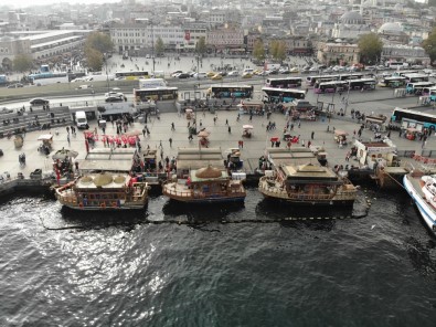 Eminönü'ndeki Balık-Ekmek Tekneleri Havadan Görüntülendi