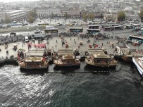BALIK EKMEK - Eminönü'ndeki Balık-Ekmek Tekneleri Havadan Görüntülendi